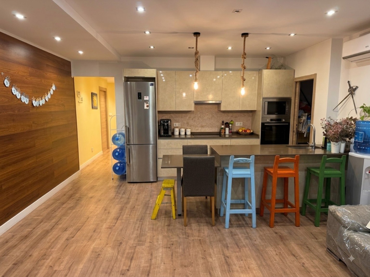 Cocina abierta de la vivienda en Teulada